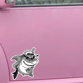 Smieklīgi Shark Diver Cute Cartoon Krāsa PVC Automašīnu Dekorēšana Aksesuāri Uzlīmju Ūdensizturīgs Pārsegs Nulles, 14cm*13cm